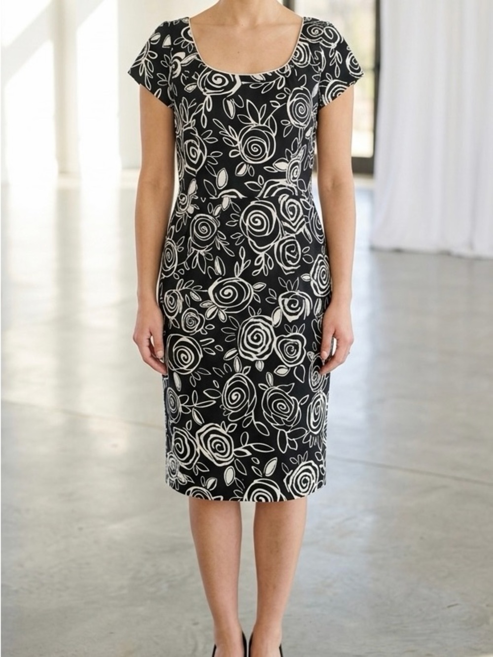 Signature By Robbie Bee Rose Floral Pleated Shift Midi Dress Black White 12 EUC